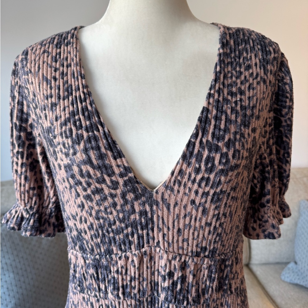 Hutch Ruffle Dress Size Medium Blue Beige/Pink VNeck - Picture 3 of 10